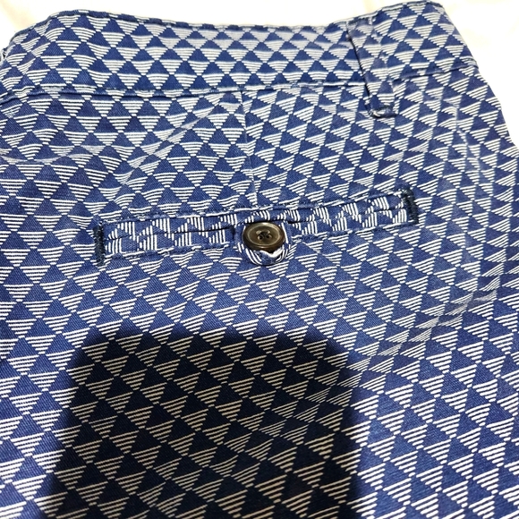 Gap blue and white shorts with 4 pockets. - Picture 4 of 7